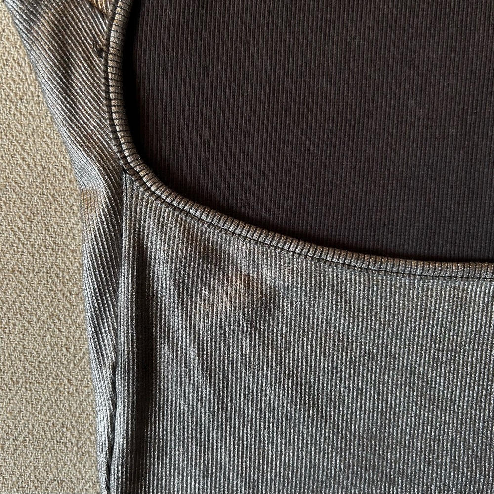 Silver Ribbed Open Back Tank - Picture 4 of 9
